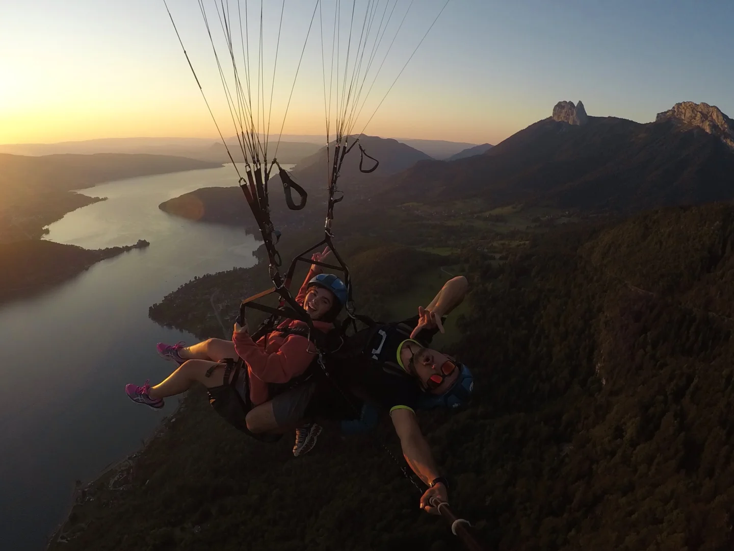 Que voit-on pendant un vol parapente au-dessus du lac d’Annecy ?